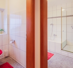 Bad und separates WC